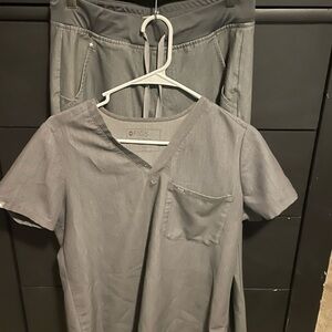 Figs. Sm/Tall Used. Grey. Jogger Style (Top+Bottoms).